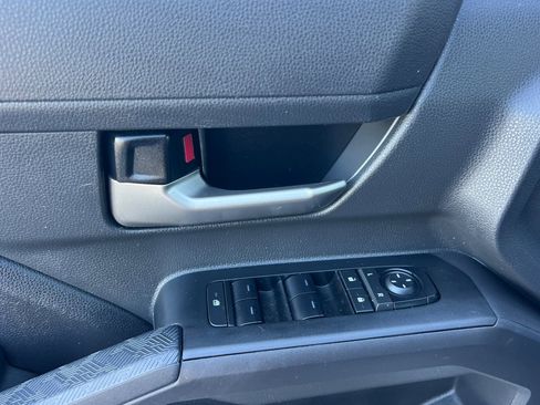 Used 2024 Toyota Tacoma TRD Off-Road image 8