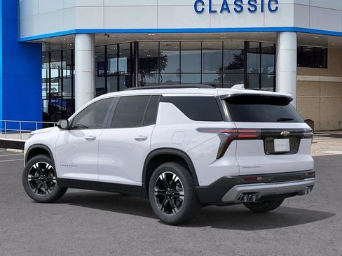New 2027 Chevrolet Traverse LT w/ Sun and Wheel Package FWD image 3