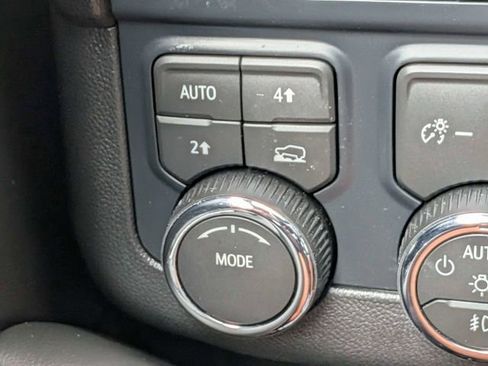 Used 2026 Chevrolet Tahoe High Country AWD/4WD image 24