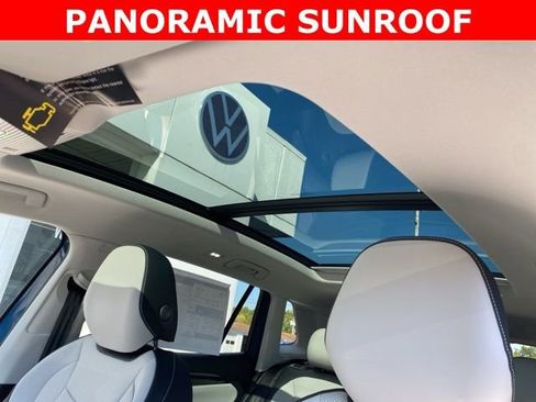 New 2025 Volkswagen Tiguan SE w/ Panoramic Sunroof Package image 5