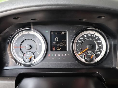 Used 2017 RAM 2500 Tradesman w/ Chrome Appearance Group AWD/4WD image 21