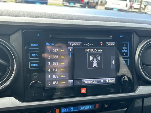 Used 2018 Toyota Tacoma TRD Off-Road image 18