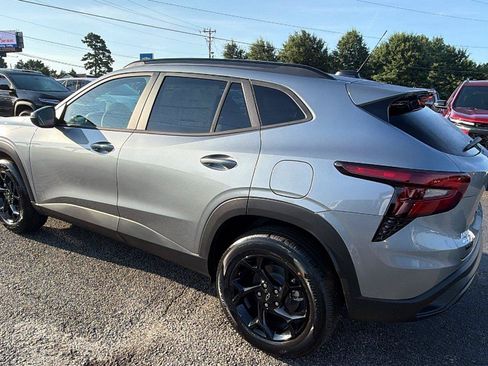 New 2026 Chevrolet Trax LT w/ Driver Confidence Package FWD image 9