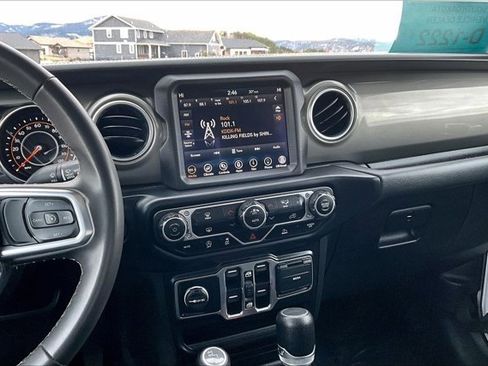 Used 2023 Jeep Gladiator Overland image 10