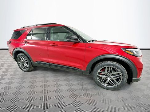 New 2026 Ford Explorer ST-Line w/ ST-Line Street Pack AWD/4WD image 4