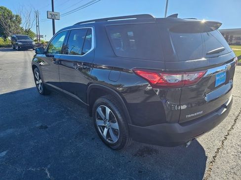 Used 2020 Chevrolet Traverse LT w/ LT Premium Package FWD image 6