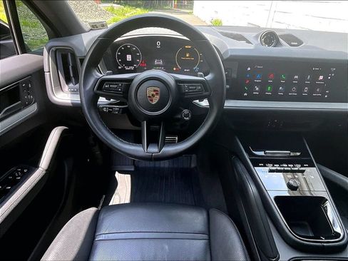 Certified 2024 Porsche Cayenne S AWD/4WD image 11