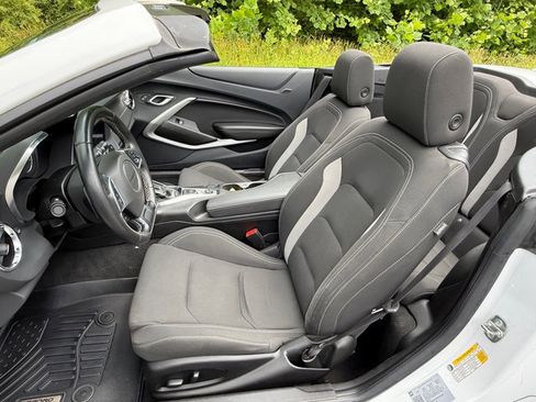 Used 2023 Chevrolet Camaro LT RWD image 9