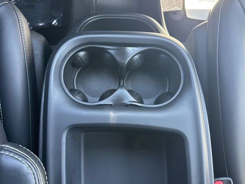 Used 2025 Chrysler Pacifica Select FWD image 22