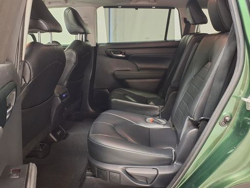 Used 2023 Toyota Highlander XLE image 26