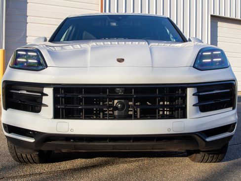 Certified 2024 Porsche Cayenne image 10