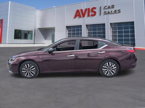 Used 2025 Nissan Altima 2.5 SV FWD image 10