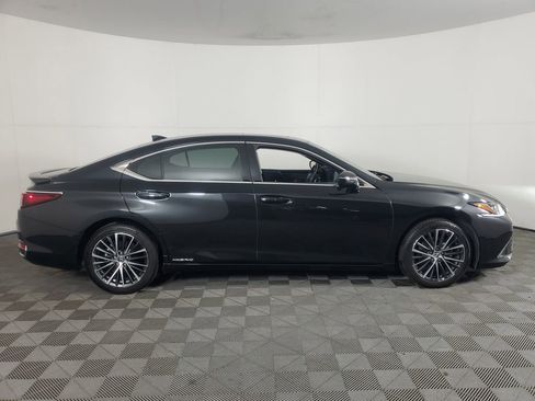 Used 2022 Lexus ES 300h w/ Premium Package image 3