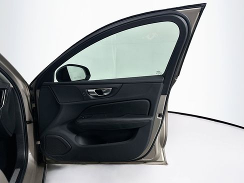 Used 2024 Volvo S60 B5 Plus image 32