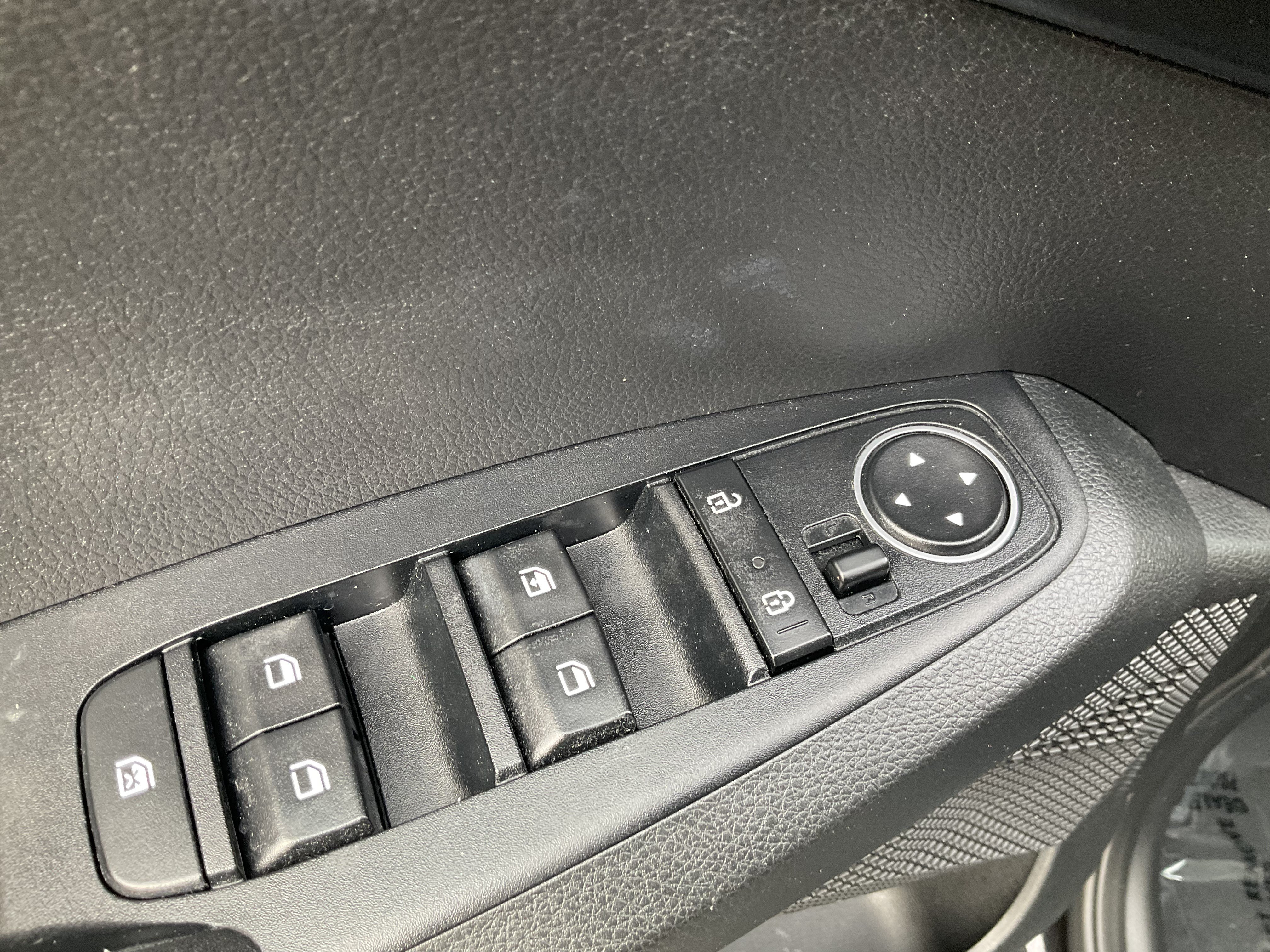 Used 2021 Kia Seltos LX AWD/4WD image 25