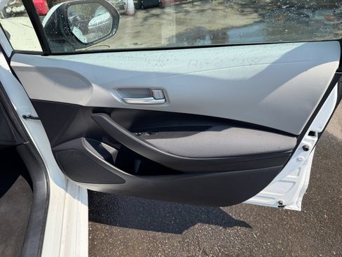 Used 2020 Toyota Corolla LE FWD image 17