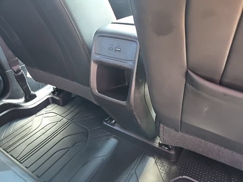 Used 2025 Chevrolet Trax RS w/ Sunroof Package FWD image 79