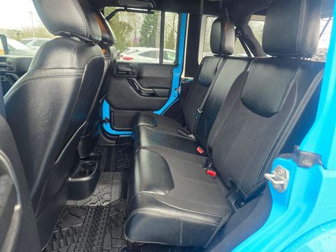 Used 2017 Jeep Wrangler Unlimited Sahara AWD/4WD image 21