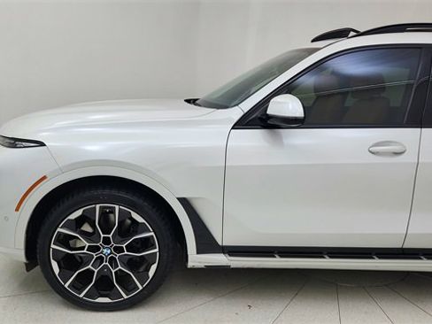 Used 2025 BMW X7 xDrive40i w/ M Sport Package image 9