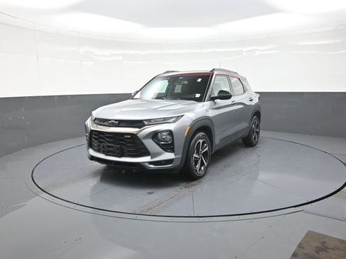 Used 2023 Chevrolet TrailBlazer RS w/ Sun and Liftgate Package image 3