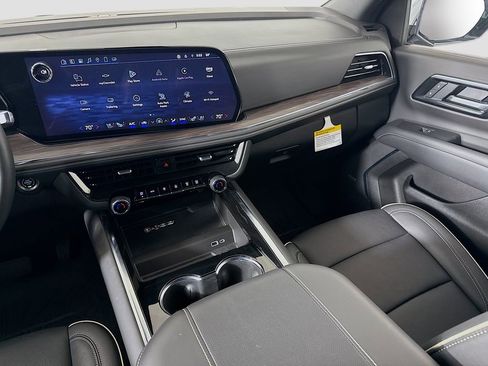 Used 2025 Chevrolet Tahoe Premier AWD/4WD image 23