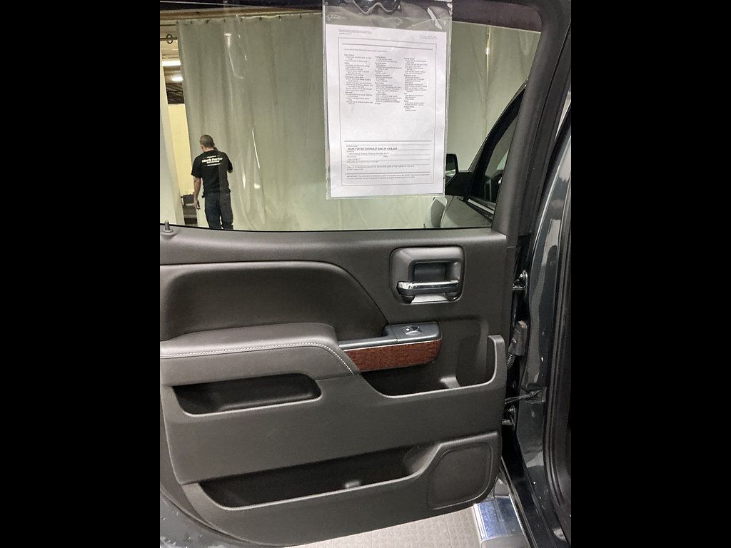 Used 2017 GMC Sierra 1500 SLT w/ SLT Premium Package AWD/4WD image 18