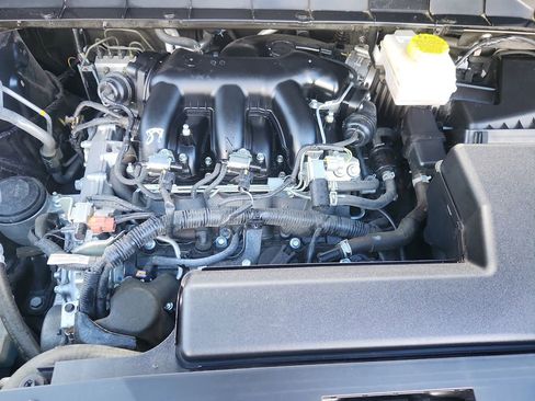 Used 2025 Nissan Pathfinder SV AWD/4WD image 18