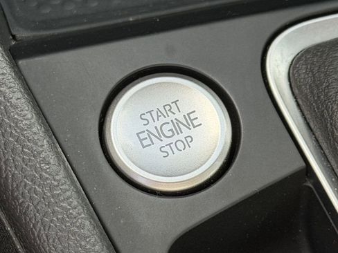 Used 2025 Volkswagen Jetta SE image 22