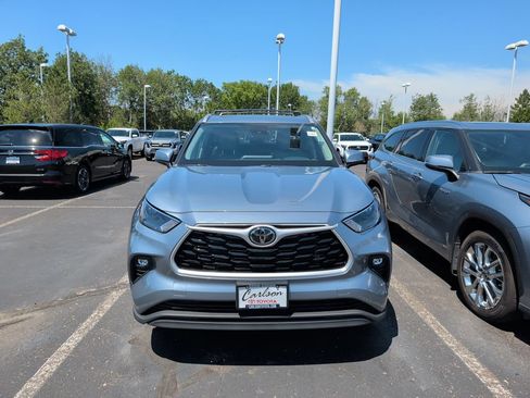 Used 2022 Toyota Highlander XLE AWD/4WD image 6