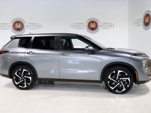 Used 2022 Mitsubishi Outlander SE image 5