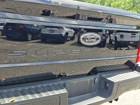 Used 2024 Ford F250 Lariat w/ Black Appearance Package AWD/4WD image 31
