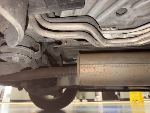 Used 2010 GMC Acadia SLE image 16