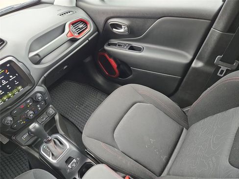 Used 2023 Jeep Renegade Trailhawk AWD/4WD image 29