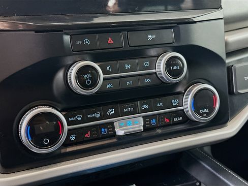 Used 2024 Ford Expedition XLT image 24