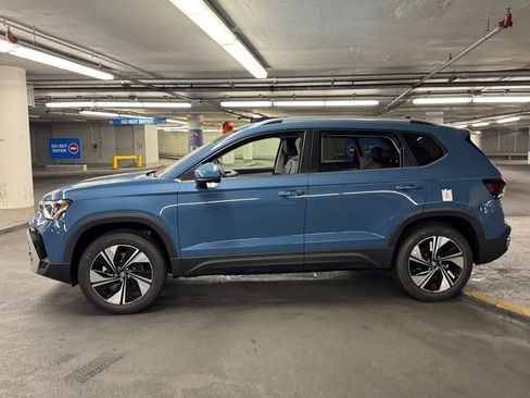 New 2025 Volkswagen Taos SE image 33