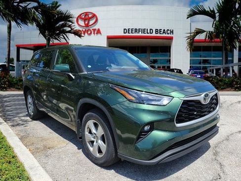 Used 2023 Toyota Highlander LE AWD/4WD image 1