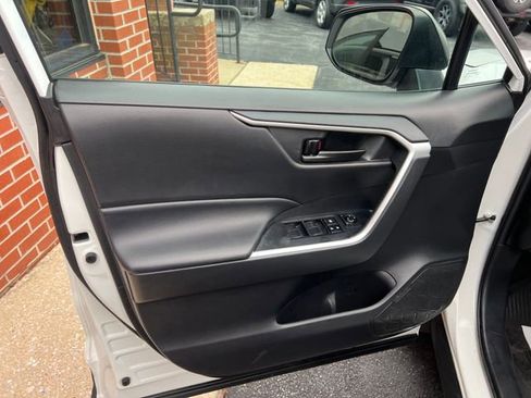 Used 2021 Toyota RAV4 LE image 15