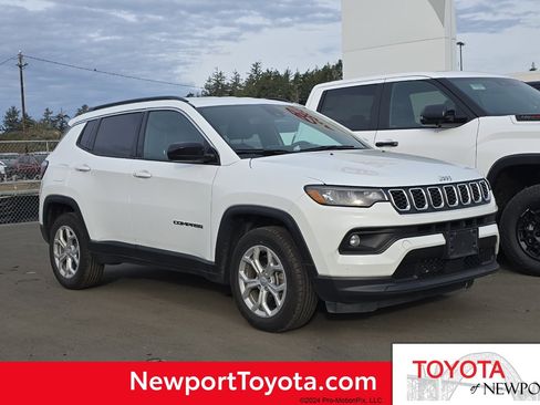 Used 2024 Jeep Compass Latitude image 1