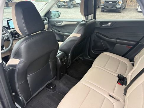 Certified 2022 Ford Escape SEL w/ Technology Package AWD/4WD image 4