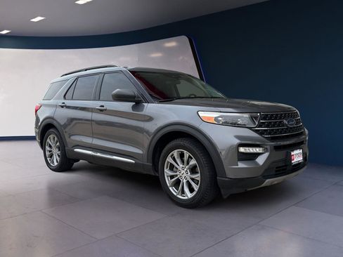 Used 2022 Ford Explorer XLT w/ Equipment Group 202A image 7
