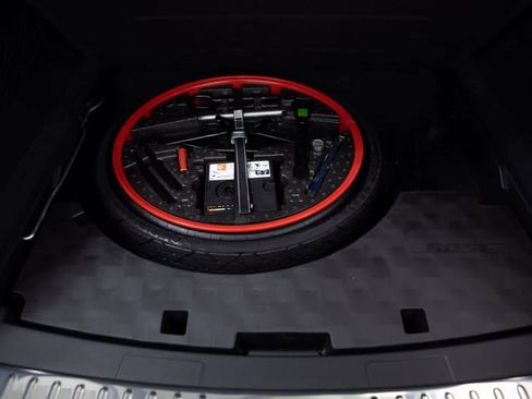 Certified 2025 Porsche Cayenne image 32