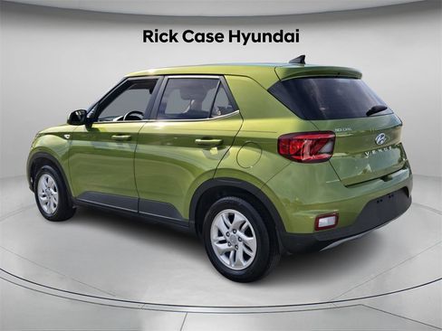 Certified 2022 Hyundai Venue SE image 7