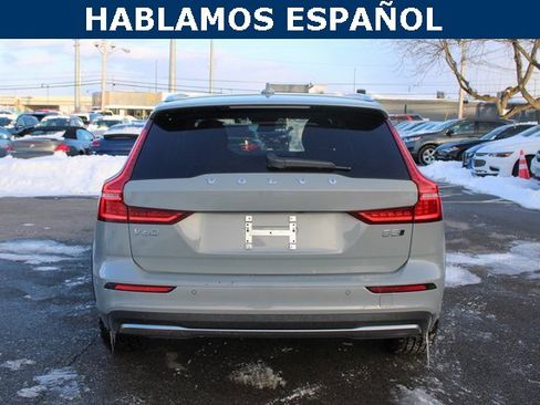 Used 2025 Volvo V60 B5 Cross Country Plus image 4
