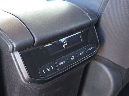 Used 2024 Toyota Highlander LE image 29