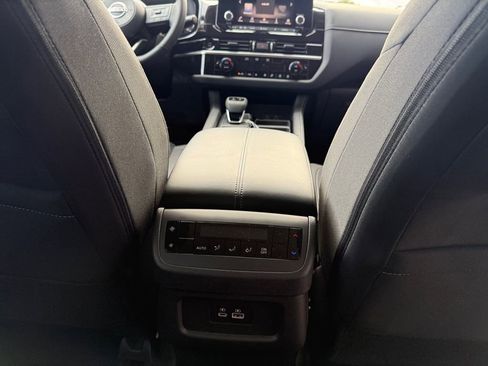 New 2025 Nissan Pathfinder SV image 28
