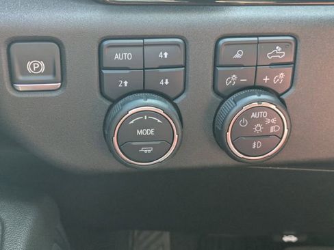 Used 2025 Chevrolet Silverado 1500 High Country w/ High Country Premium Package image 28