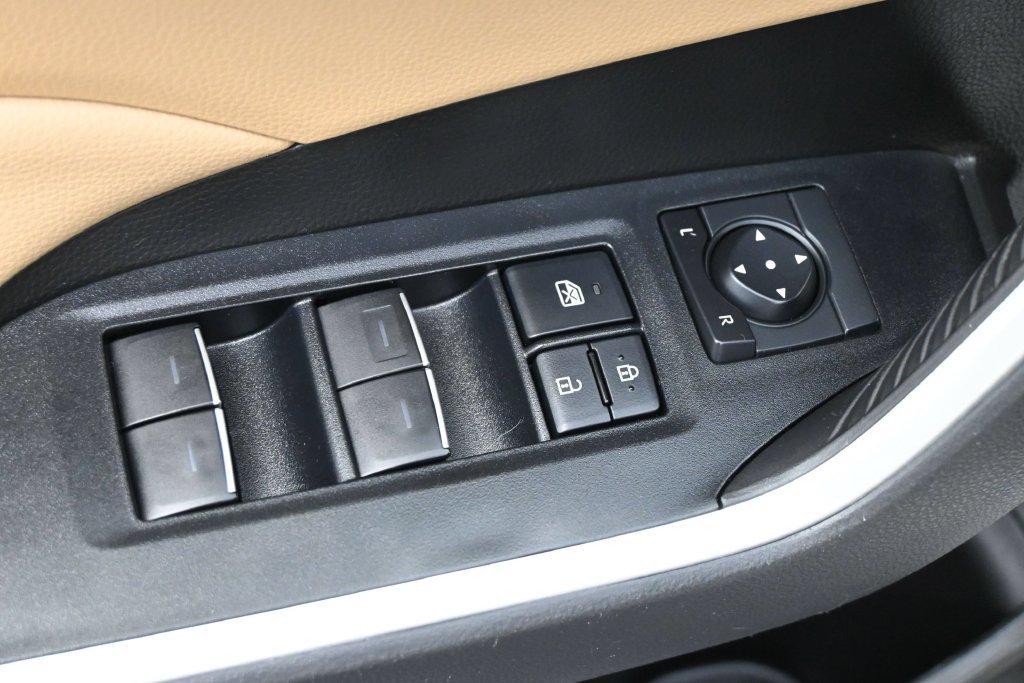 Used 2022 Toyota RAV4 XLE w/ Convenience Package FWD image 4