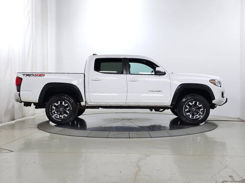 Used 2019 Toyota Tacoma TRD Off-Road AWD/4WD image 9