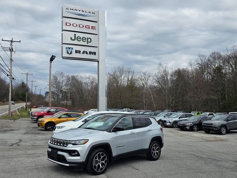 Used 2025 Jeep Compass Limited image 1