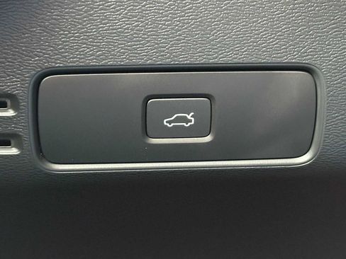 Certified 2023 Volvo C40 P8 Recharge Ultimate image 31